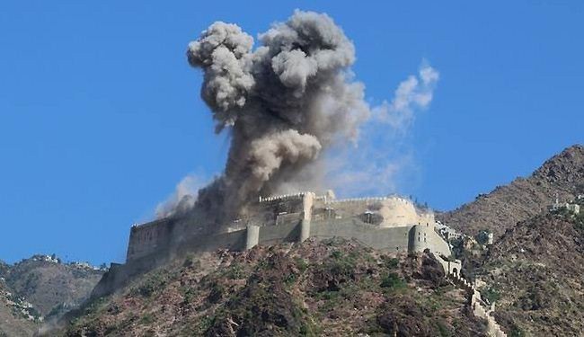 الجيش اليمني واللجان الثورية يقصفان مواقع عسكرية سعودية بعشرات الصواريخ