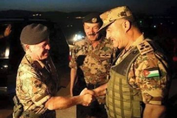 Le roi jordanien Abdallah II et le chef de l'état-major de l'armée Mahmoud Abdel Halim Fraïhate