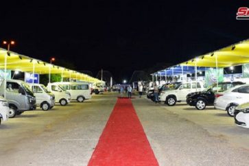 Exposition de voitures dans la cité sportive Assad à Lattaquié