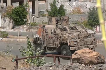 Des véhicules blindés Oshkosh fabriqués aux États-Unis retrouvés chez une milice d’Al-Qaïda, la brigade d’Abou Abbas.