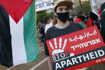 Un des participant à la manifestation de Tel Aviv