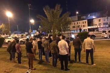 Les éléments du Hachd al-Chaabi faisant la prière après leur libération