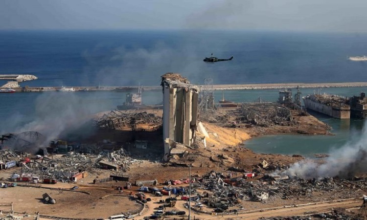 Le port de Beyrouth dévasté par une gigantesque explosion