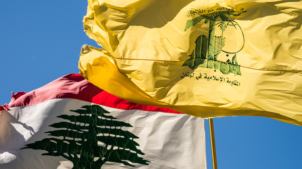 Drapeaux du Hezbollah et du Liban