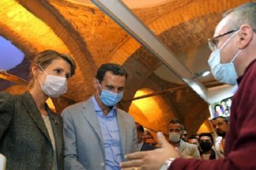 M.Assad et son épouse Asma, lors d’une visite à une foire à Tekkiya al-Souleymaniah à Damas.