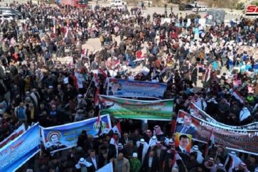 Manifestation à Deir Ezzor en solidarité avec les habitants de Hassaké et Qamichli, assiégés par les FDS
