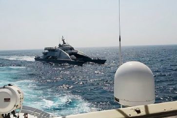 Des images de la marine américaine ont montré un bateau iranien coupant la route devant un navire américain