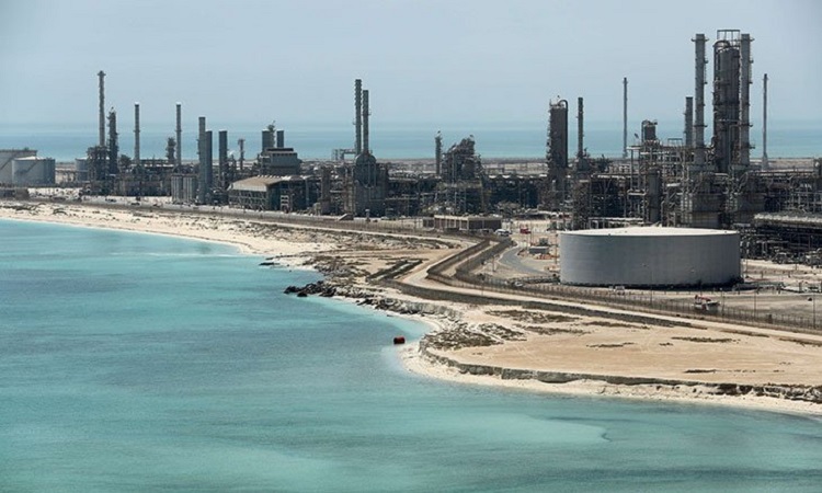 La dette d'Aramco a augmenté au moment où l'Arabie Saoudite, premier exportateur mondial de pétrole, a été affecté à la fois par la chute des prix du baril et la diminution de la consommation mondiale.