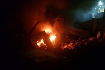 «L'agression israélienne a entraîné le martyre d'un civil et fait six blessés, dont un enfant et sa mère», et a provoqué un incendie dans une usine de fabrication de plastique.