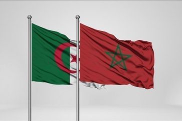 Les drapeaux de l'Algérie et du Maroc