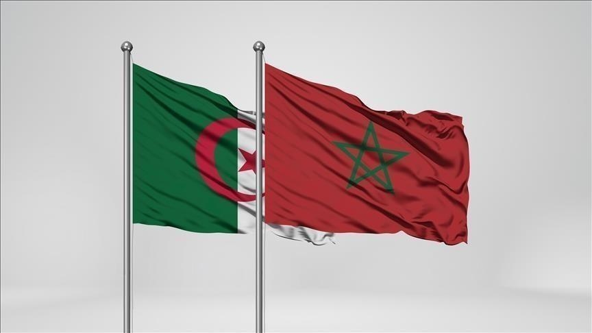 Les drapeaux de l'Algérie et du Maroc