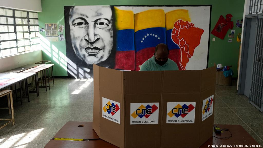 Le pouvoir a remporté 20 des 23 postes de gouverneur et la mairie de Caracas.