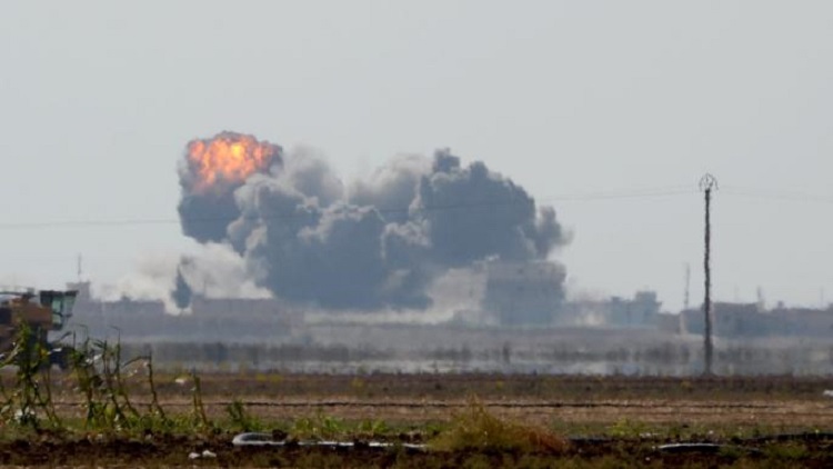 Images du bombardement américain à l'est de Deir Ezzor