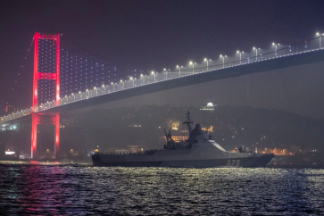 "Si un navire de guerre retourne à son port d'attache en mer Noire, son passage n'est pas entravé".