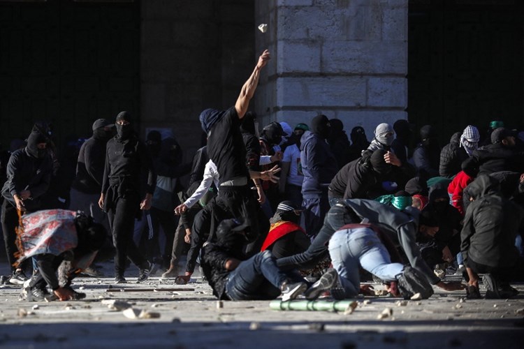 Des affrontements dans la mosquée AlAqsa.