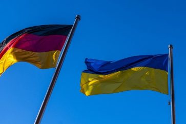 Drapeaux de l'Allemagne et de l'Ukraine (image d'illustration).