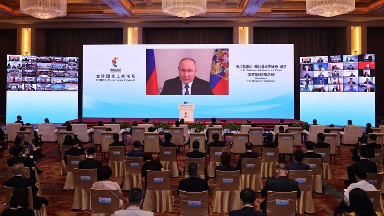 Discours de Poutine, lors du sommet des Brics en Chine.