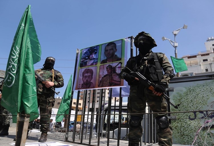 Les brigades Al-Qassam détiennent 4 soldats israéliens.