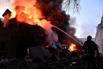 Des dizaines de maisons touchées par une frappe ukrainienne contre la région de Kherson.