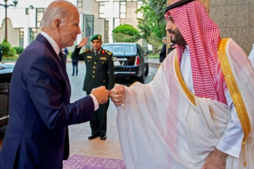 L'image d'un salut familier poing contre poing échangé avec Mohammed ben Salmane n'en a pas fini de se retourner contre Joe Biden.