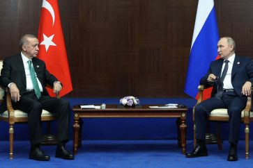 Recep Tayyip Erdogan à gauche, Vladimir Poutine à droite, le 13 octobre à Astana, Kazakhstan.