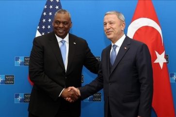 Le ministre US de la Défense Lloyd et son homologue turc Hulusi Akar (Archives)