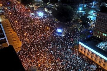 Des manifestations se tiennent chaque samedi soir depuis que le gouvernement de Netanyahu a pris ses fonctions en décembre.