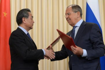 Le ministre russe des Affaires Etrangères Sergueï Lavrov et son homologue Wang Yi.