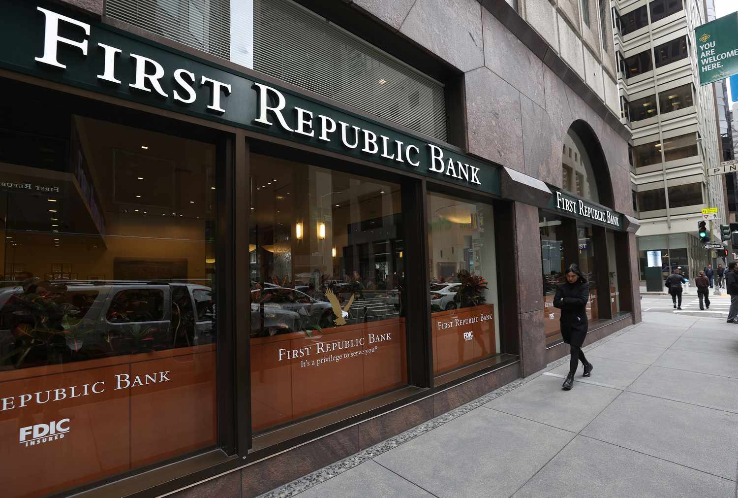 First Republic, 14e banque américaine par la taille des actifs, était sur la sellette depuis plusieurs jours après les défaillances d'autres banques.
