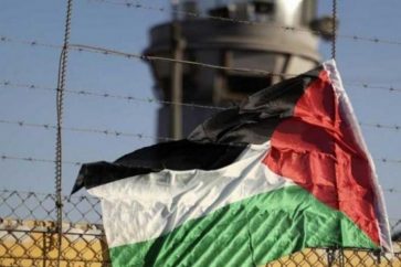 Un drapeau palestinien brandi devant une prison israélienne (Illustration).