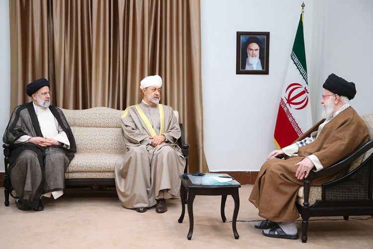 "Les politiques de l'entité sioniste et de ceux qui la soutiennent visent à attiser les divergences dans la région", selon l'Imam Khamenei.