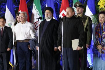Le président iranien Ebrahim Raïssi (G) et son homologue nicaraguayen Daniel Ortega lors d'une conférence de presse conjointe à Managua, le mardi 13 juin 2023. ©president.ir