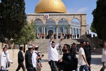 Des colons israéliens effectuant des tournées provocatrices dans la mosquée d'AlAqsa.