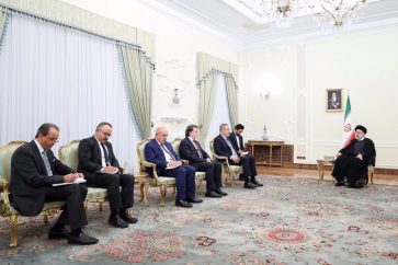 Le président iranien Ebrahim Raïssi (D) et le ministre turc des Affaires étrangères Hakan Fidan se rencontrent à Téhéran, le 3 septembre 2023. (president.ir)