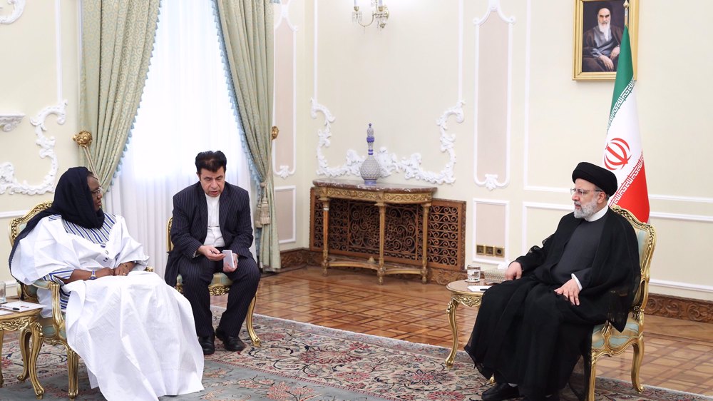 Le président de la République islamique d’Iran, Ebrahim Raïssi, s’est entretenu, lundi 4 septembre, avec la ministre burkinabè des Affaires étrangères, Olivia Rouamba, à Téhéran ©president.ir