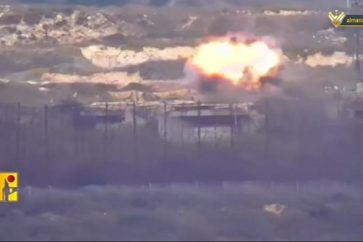 Un char israélien touché par un missile anti-char du Hezbollah.