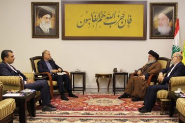 Le ministre iranien Hossein Amir Abdollahian s'est entretenu avec le secrétaire général du Hezbollah Sayed Hassan Nasrallah, le 22 novembre 2023, à Beyrouth.