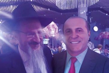 Peshraw Majid Agha Dizayee, avec un rabbin sioniste, lors d'un événement célébrant la fête juive de Yom Kippour.