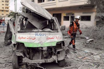 Une ambulance a été endommagée suite aux frappes israéliennes contre la bande de Gaza. (Photo d’Archives)