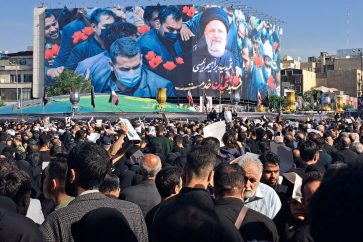 Pariticipation massive des Iraniens aux funérailles du président Raïssi.
