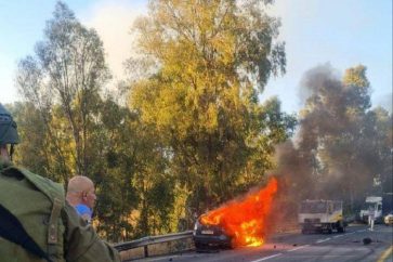 Un véhicule israélien dans le Golan touché par une roquette en provenance du Liban.