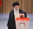 L'Ayatollah Sayed Ali Khamenei, a voté au deuxième tour de l'élection présidentielle dans un bureau de vote à Téhéran, le vendredi 5 juillet 2024. © Mehr News