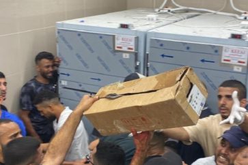 les restes des martyrs déchiquetés transportés dans des cartons vers les hôpitaux.\Israel