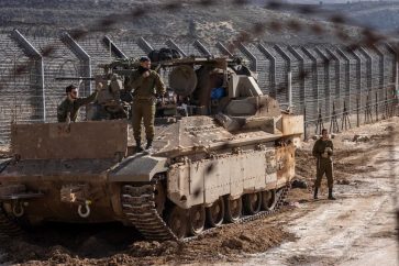 Des soldats israéliens stationnés près du village de Majdal Chams sur les hauteurs du Golan occupé, lundi 9 décembre 2024. ©Washington Post